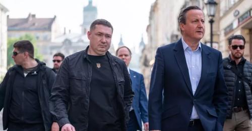 Девід Кемерон уперше відвідав Львів та висадив дерево в центрі міста - INFBusiness
