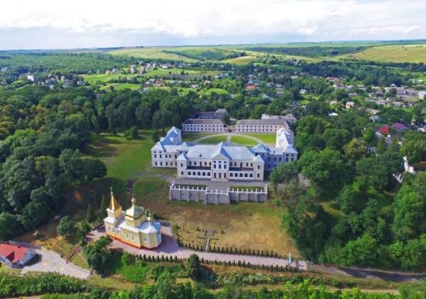 Вишнівецький палац на Тернопільщині повернули у власність держави - INFBusiness