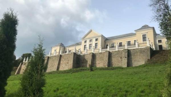 Вишнівецький палац на Тернопільщині повернули у власність держави Фото 28.05.2024 13:10 Укрінформ Господарський суд Тернопільської області задовольнив позовні вимоги Національного заповідника «Замки Тернопілля» до вишнівецького підприємства «Шкіргалантерея» щодо повернення частини приміщень Вишнівецького палацо-паркового комплексу. Вишнівецький палац на Тернопільщині повернули у власність держави - INFBusiness