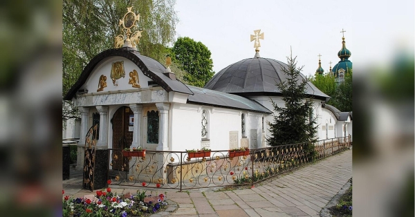 У Києві демонтували незаконну будівлю УПЦ МП на території Національного музею…