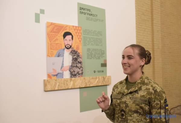 СтратКом ЗСУ презентував на Книжковому арсеналі виставку «Вдягаю піксель» - INFBusiness