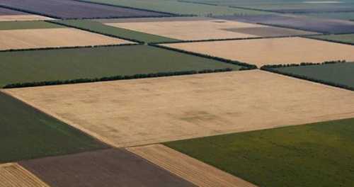 У рамках робочого візиту до Польщі Голова ФДМУ Віталій Коваль зустрівся з міністром сільського господарства і розвитку села Польщі Чеславом Секерським. Головною темою обговорення став проєкт «Земельний банк». Земельний банк: Україна скористається досвідом Польщі - INFBusiness