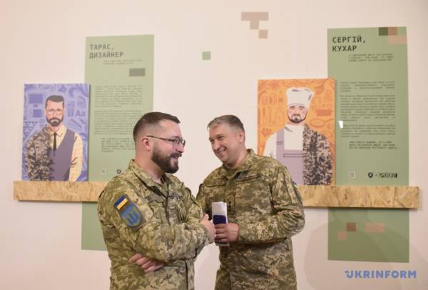СтратКом ЗСУ презентував на Книжковому арсеналі виставку «Вдягаю піксель» - INFBusiness