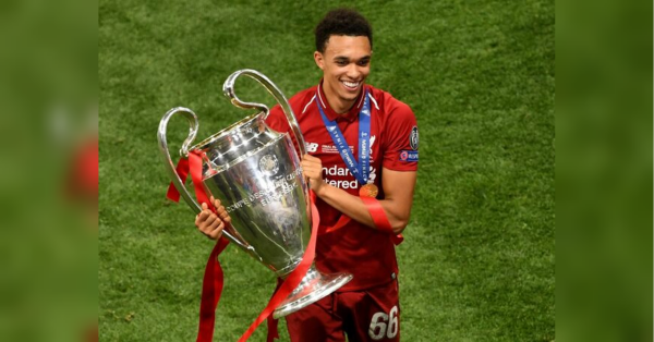 Зірковий футболіст «Ліверпуля» закрутив роман з дочкою «доктора Ватсона» (фото) - INFBusiness