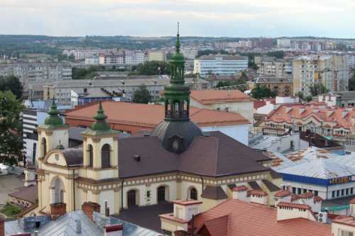 Нерухомість на заході України: Львів дорожчий за Київ, а в Ужгороді забудували навіть пустирі - INFBusiness