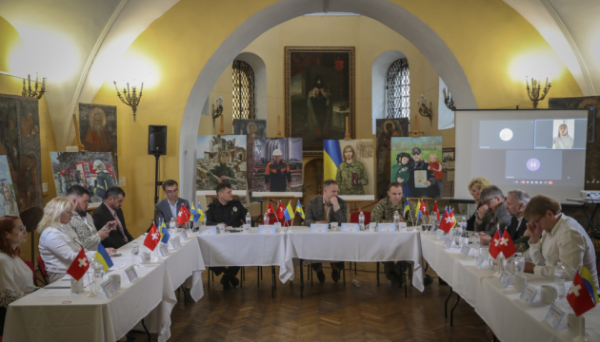 «Герої у мистецтві»: у Києві презентували проєкт про українців, які працюють задля перемоги - INFBusiness