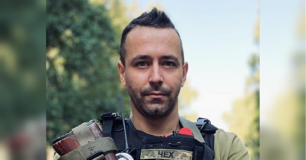«Дехто вже сприймає війну, як певний пісок у постільній білизні, який заважає спати й спокійно жити», — письменник Артем Чех - INFBusiness