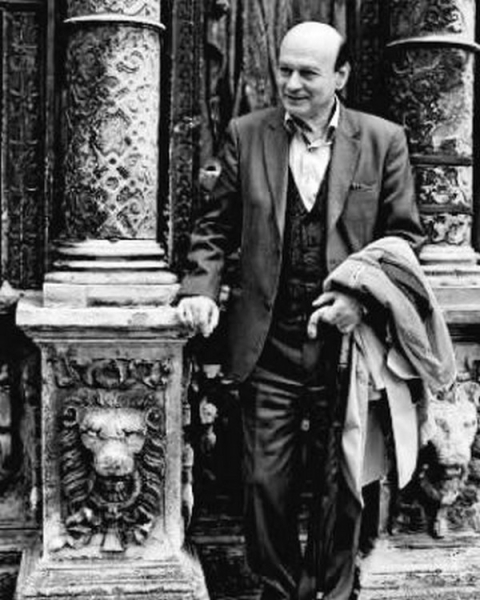 Пішов з життя один з найяскравіших митців сучасного національного театрального мистецтва, народний артист України, лауреат Шевченківської премії, вчитель Богдан Козак. Його серце зупинилося у Львові. Причини смерті наразі не повідомляють. Трагічну звістку повідомив голова Львівської ОВА Максим Козицький. 1