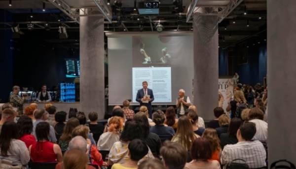 У Театрі на Подолі презентували відновлений журнал «Український театр» - INFBusiness