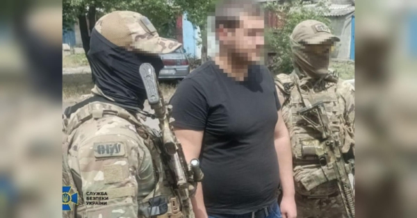 На Донеччині СБУ затримала ще одного російського агента, який допомагав агресору прорвати лінію оборони ЗСУ на Покровському напрямку, який залишається найгарячішою зоною бойових дій на східному фронті. Готував прориви окупантів на найгарячішому напрямку Донеччини: СБУ затримала агента російського гру - INFBusiness