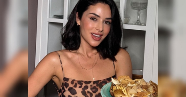 Популярна співачка Злата Огнєвіч, яка нещодавно випустила кліп на пісню «Пташка», поділилася рецептом легкого яблучного пирога в Instagram. І трохи арахісової пасти: рецепт легкого яблучного пирога від Злати Огнєвіч - INFBusiness