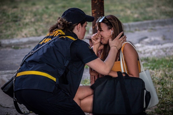 Російський ворог продовжує тероризувати Дніпропетровську область, де вчора було пряме влучання ракетою по багатоповерхівці в обласному центрі. 1