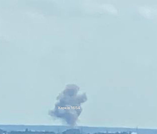 Російські агресори продовжують завдавати ударів по Харкову керованими авіабомбами. У православне свято близько 15:00 стався приліт у приватному секторі міста. 1