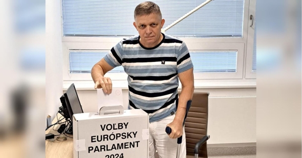 Прем’єр-міністр Словаччини Роберт Фіцо, на якого майже місяць тому було скоєно замах, опублікував у соцмережі світлину з лікарняної палати та заявив, що не втягуватиме свою країну у «військові авантюри» і не дозволить Україні бити словацькою зброєю по росії. «Не хочу ескалації»: «друг путіна» Фіцо вкотре оскандалився зі своєю заявою про Україну - INFBusiness