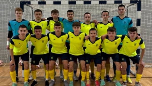 Збірна України (U19) розгромила футзалістів Фінляндії на турнірі в Хорватії 18.06.2024 20:00 Укрінформ Юнацька збірна Україну з футзалу (гравці до 19-ти років) готується до відбору чемпіонату Європи-2025. Збірна України (U19) розгромила футзалістів Фінляндії на турнірі в Хорватії - INFBusiness