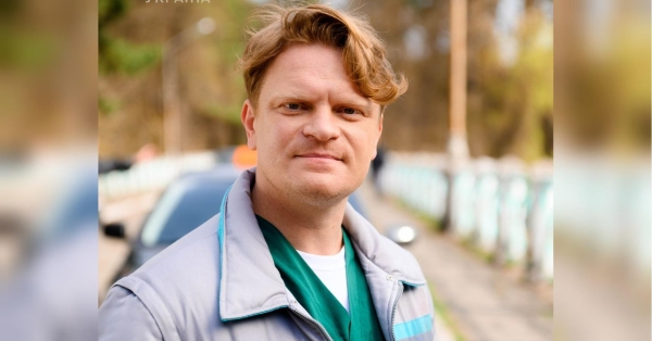 Український актор Олександр Печериця відомий за ролями на сцені Театру імені І. Франка та серіалах «Кріпосна» та «Століття Якова». На другий день великої війни артист поповнив лави ТрО, а пізніше — ЗСУ. У складі Збройних Сил він прослужив півтора року та повернувся у професію. «До нас у бліндаж заходить окупант, а у мене під рукою немає автомата», — актор та військовий Олександр Печериця про службу у ЗСУ - INFBusiness