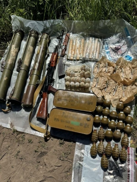 Служба безпеки затримала ділків, які продавали зброю криміналітету. Відбулося це під час комплексних заходів у Київській, Миколаївській та Львівській областях. 1