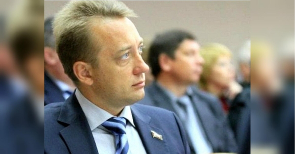 Депутат Кременчуцької міської ради від «Європейської солідарності» Віталій Котляр є співвласником зареєстрованої у 2014 році російської компанії «ООО „Дормаш групп“». Фірма Котляра була також помічена на заходах в окупованому Криму, де її представники обговорювали із росіянами підвищення енергоефективності окупованого півострова. Про це розповідає блогер та політичний експерт Сергій Іванов. Депутат «Євросолідарності» у війну продовжує сплачувати податки до російського бюджету, — блогер - INFBusiness