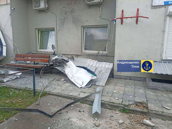 Збройні сили України продовжують боротися з окупантами. Окупаційну адміністрацію в Каховці атакував український дрон. Про це повідомляє Telegram-канал «Андрющенко Time». 1