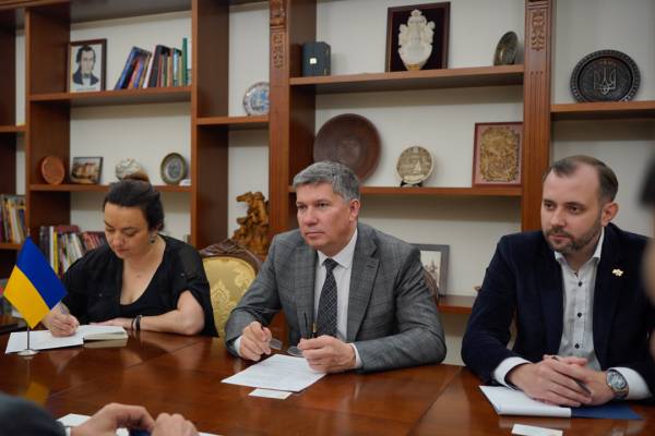 Україна й Таджикистан активізують співпрацю у сфері культури - INFBusiness