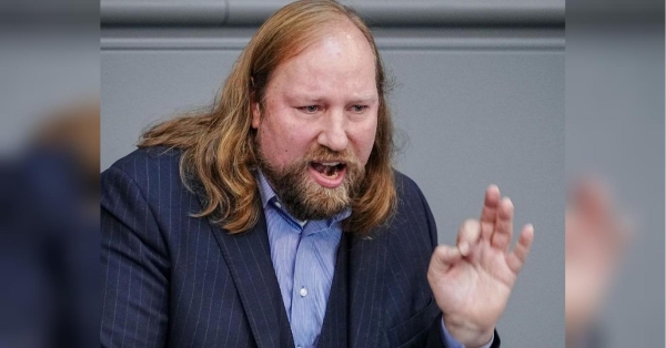 Європейському союзу необхідно створити фонд у розмірі 100 мільярдів євро на закупівлю озброєння для України на світовому ринку. Про це заявив депутат Бундестагу, голова комітету з європейських справ Антон Гофрайтер у коментарі Guildhall. «Зараз ЄС не має права позичати гроші»: у Бундестазі запропонували, як допомогти Україні з озброєнням - INFBusiness