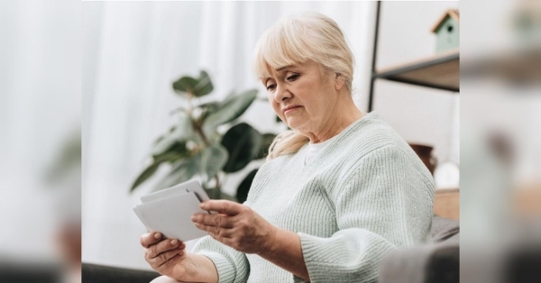 Нещодавно заступниця міністра соцполітики Дарина Марчак попередила, щоб у майбутньому українці не розраховували на велику пенсію. Вона порадила відкладати гроші собі на пенсію самостійно, бо держава не зможе забезпечити достойні виплати із солідарної системи, а гарантуватиме лише мінімалку. Пенсію в Україні замінять базовою допомогою: що відомо - INFBusiness