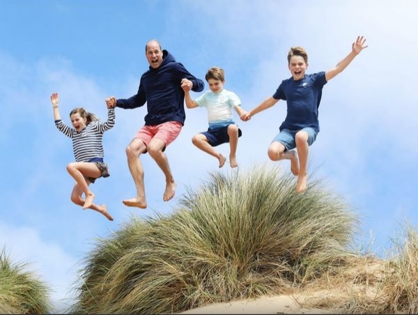 Сьогодні, 21 червня, спадкоємцю британського престолу принцу Вільяму, який дуже любить футбол і навіть очолює Футбольну асоціацію Англії, виповнилося 42 роки. 1
