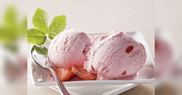 Як готувати морозиво з молоком та цукром вигадали у паризькому кафе «Тортоні» наприкінці XVIII століття. Полуничне морозиво з 4-х інгредієнтів за рецептом Тетяни Литвинової: готуємо смакоту для всієї сім’ї - INFBusiness