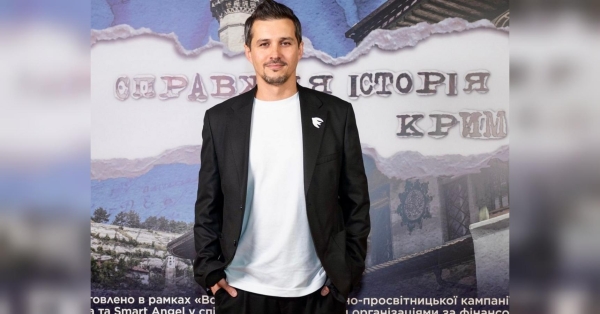 Відомий український журналіст, документаліст та продюсер Акім Галімов, який у своїх проєктах розвінчує російські міфи, зняв цикл документальних програм «Справжня історія» (2+2), присвячених дослідженню достеменної історії Донбасу, Півдня України та Криму. Всі вони доводять, що росіяни століттями створювали фейки, готуючи інформаційний плацдарм для війни проти України. «Справжня історія України може розвалити росію»: документаліст Акім Галімов про реальну історію Криму - INFBusiness