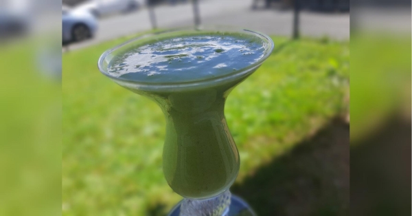 Багато хто відмовляється використовувати майонез у салатах, оскільки цей соус досить калорійний. Але ще більше через те, що магазинні варіанти не завжди повністю натуральні. Але є салати, які без майонезу мають зовсім не той смак, який хотілося б. У такому разі варто приготувати домашній майонез. Він натуральний, а це головне. Адже йдеться не лише про смак, а й про здоров'я. Домашній майонез без сирих яєць: готується дуже просто - INFBusiness