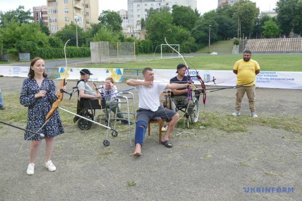 «Я – твоя рука»: в Івано-Франківську поранені воїни готуються до змагань зі стрільби з лука - INFBusiness