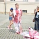 Українська художниця провела в Берліні перформанс у пам'ять про загиблих від війни дітей - INFBusiness