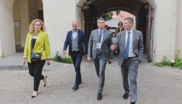 У Литві відреставрують 100 картин Марії Примаченко - INFBusiness