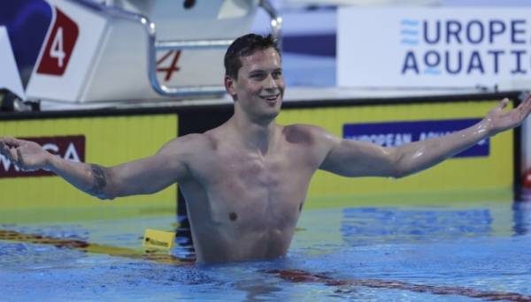 Плавець Романчук виграв «срібло» чемпіонату Європи-2024 на 1500-метрівці 23.06.2024 21:33 Укрінформ Українець Михайло Романчук здобув другу медаль на чемпіонаті Європи з водних видів спорту в Белграді (Сербія). Плавець Романчук виграв «срібло» чемпіонату Європи-2024 на 1500-метрівці - INFBusiness