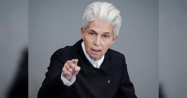 Слід визнати, що росія веде війну не тільки проти України, а й проти європейських цінностей і свободи. Про це Марі-Агнес Штрак-Ціммерман, голова комітету німецького Бундестагу з питань оборони, лідер списку Ліберально-демократичного альянсу на виборах до Європейського парламенту заявила в інтерв'ю новинному агентству Guildhall, передає Укрінформ. «Не тільки Україна»: голова комітету Бундестагу з питань оборони назвала цілі росії - INFBusiness