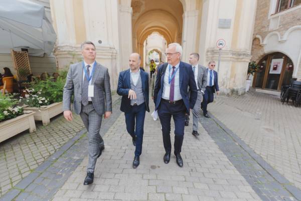 У Литві відреставрують 100 картин Марії Примаченко - INFBusiness
