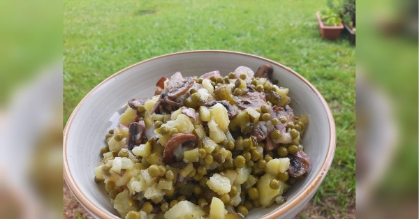 Салат зі смаженими печерицями та картоплею: смачно так, що не відірватися