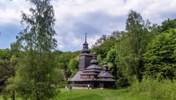 Суд скасував рішення про зони охорони Музею в Пирогово - МКІП 21.06.2024 16:53 Укрінформ Київський окружний адмінсуд скасував рішення щодо затвердження меж та режимів використання зон охорони Музею народної архітектури та побуту. Суд скасував рішення про зони охорони Музею в Пирогово - МКІП - INFBusiness