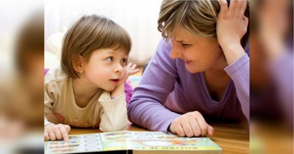 Згідно Сімейного кодексу прізвище дитини визначається за прізвищем батьків. Якщо мати та батько мають різні прізвища, то відповідно в дитини воно визначається за їхньою згодою. Дитині можуть присвоїти подвійне прізвище, утворене шляхом з’єднання прізвищ батьків. Окрім того, сімейним законодавством передбачена можливість у подальшому змінити батьками прізвище дитини, пояснює адвокат Олександр Головченко та називає підстави для зміни прізвища дитини батьками. Нагадаємо, що раніше адвокат розповів, хто може оформити нову допомогу для дітей. Змінити прізвище дитині: що потрібно знати батькам і які документи готувати - INFBusiness