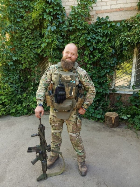 "Ми тут не припускаємо навіть думки про поразку. Ми не дамо цій мразі командувати на нашій землі", - впевнений Іван Демченко 1