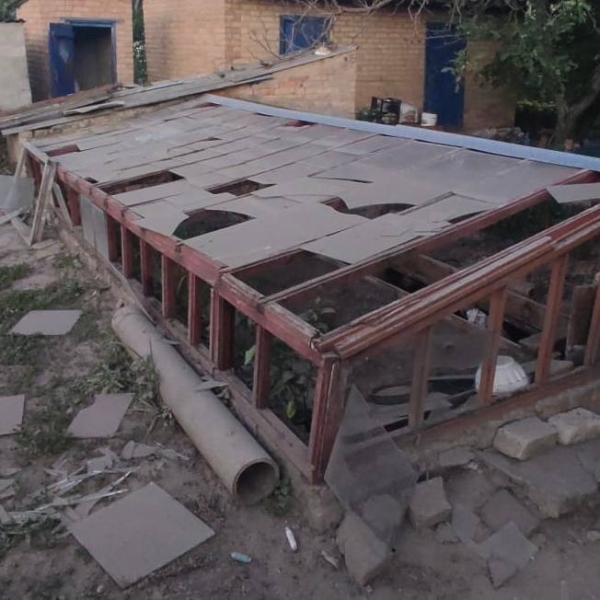 Російський ворог продовжує тероризувати Дніпропетровську область, де вчора було пряме влучання ракетою по багатоповерхівці в обласному центрі. 1