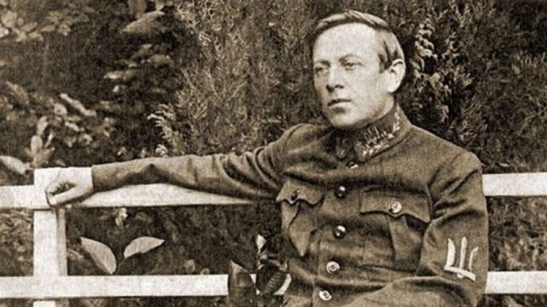 Симон Петлюра. На його уніформі нарукавний знак з військовим тризубом (Фото з сайту shotam.info) 1
