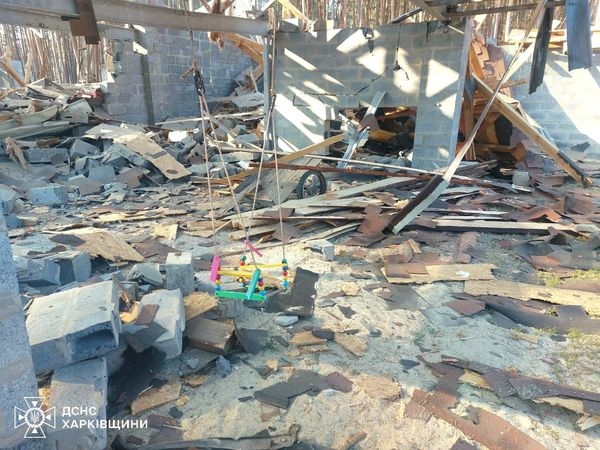 Після масованої атаки на Україну, зранку 1 червня російські варвари обстріляли Нікополь Дніпропетровської області. 1