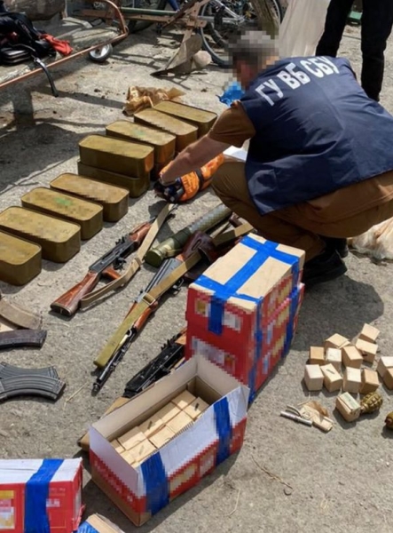 Служба безпеки затримала ділків, які продавали зброю криміналітету. Відбулося це під час комплексних заходів у Київській, Миколаївській та Львівській областях. 1