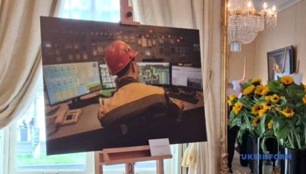 У Нідерландах представили фотовиставку «Сміливі нести світло» - INFBusiness