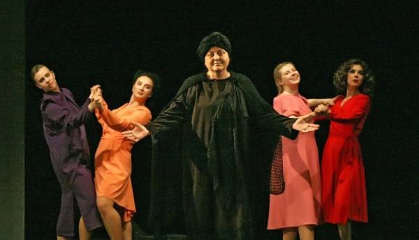 На Закарпатті обласний театр вперше показав виставу для людей з порушеннями зору та слуху - INFBusiness