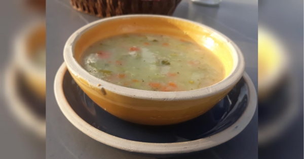 На сторінках новостного порталу "Час новин" (chasnovyn.com) відкривається широкий світ подій і актуальних новин з найрізноманітніших сфер життя. Сайт пропонує читачам глибокий і повний огляд найважливіших подій, що відбуваються в Україні та світі. Завдяки ретельно розгорнутим рубрикам, "Час новин" стає надійним джерелом інформації для всіх, хто прагне бути завжди в курсі останніх подій. Суп овочевий з куркою: всі овочі нарізайте кубиком