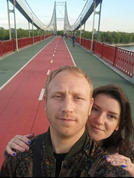 В Тошківці Дениса Шияна поранило в обидві ноги. На фото Денис з дружиною Анастасією Федоренко. Фото надано Анастасією Федоренко 1