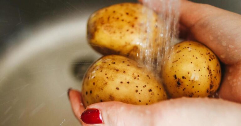 Як швидко почистити картоплю – як легко почистити картоплю з манікюром - INFBusiness