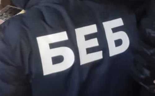 У рамках досудового розслідування детективи ТУ БЕБ в Одеській області області викрили спробу вивезти необліковану сою до Туреччини через Ренійський морський порт. У підприємства були відсутні відповідні документи щодо походження сільськогосподарської продукції. На момент проведення обшуку частина сої вже була завантажена на судно. Завдяки оперативним діям детективів було припинено експортне митне оформлення необлікованої сільськогосподарської продукції. БЕБ викрило спробу експортувати сою без документів щодо її походження - INFBusiness